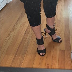 Por la Victoire black heels